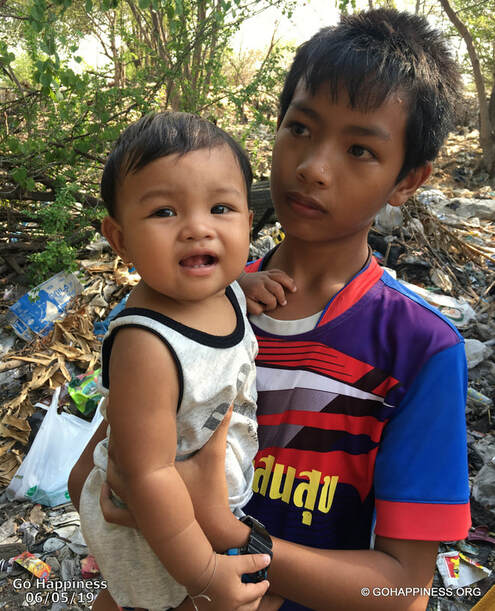 Bangkok-Garbage-Dump-kids.2-Go-Happiness.org