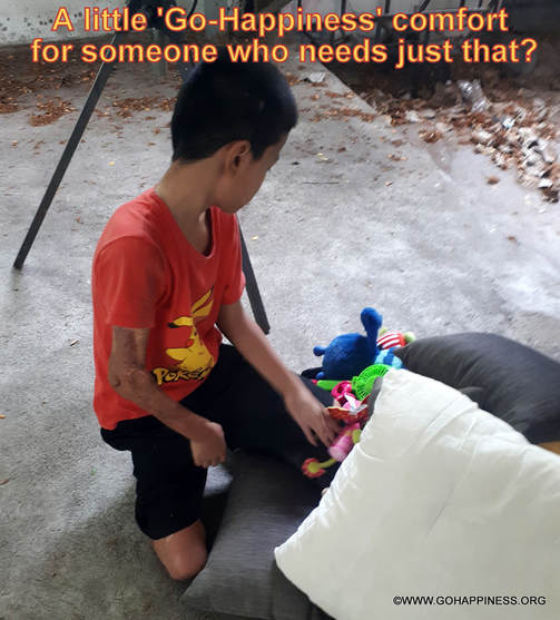 Go Happiness Aid Giving Bangkok Slums. April.2018.